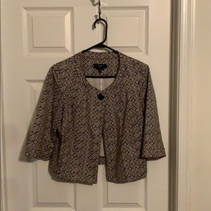 Brown cropped fashionable jacket